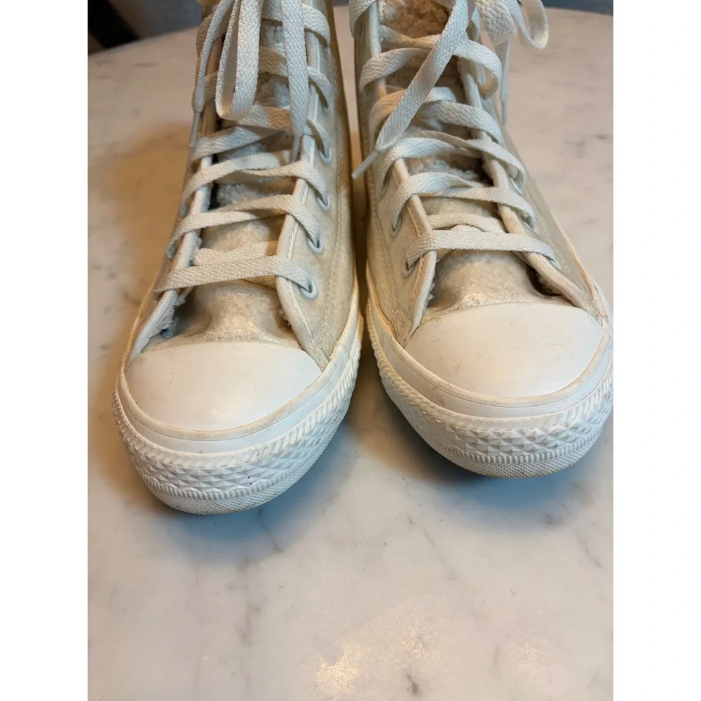 Converse Chuck Taylor Back to School Sherpa Lined Translucent Junior 6